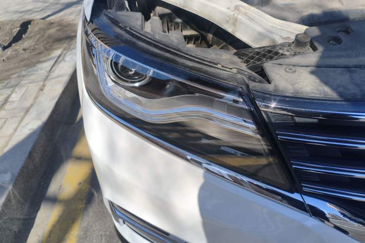 Used Roewe RX5 2016 20T Two-Wheel Drive Automatic Internet Smart Edition
