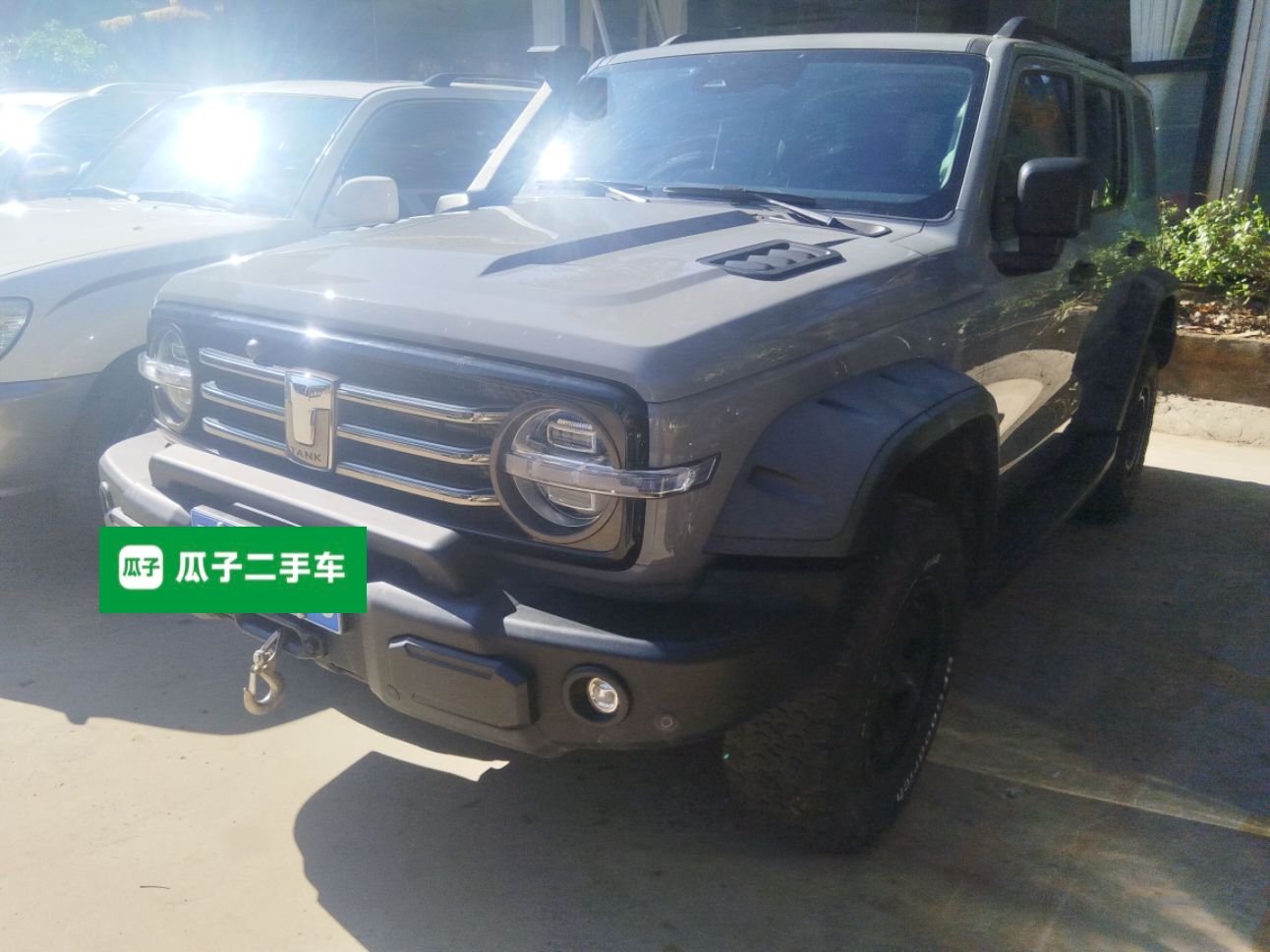 تحت مقدمة السيارة