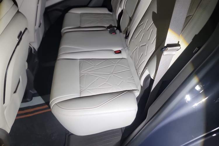 Used Denza N8 2023 Four-Wheel Drive Ultra-Hybrid Flagship Seven-Seater Version
