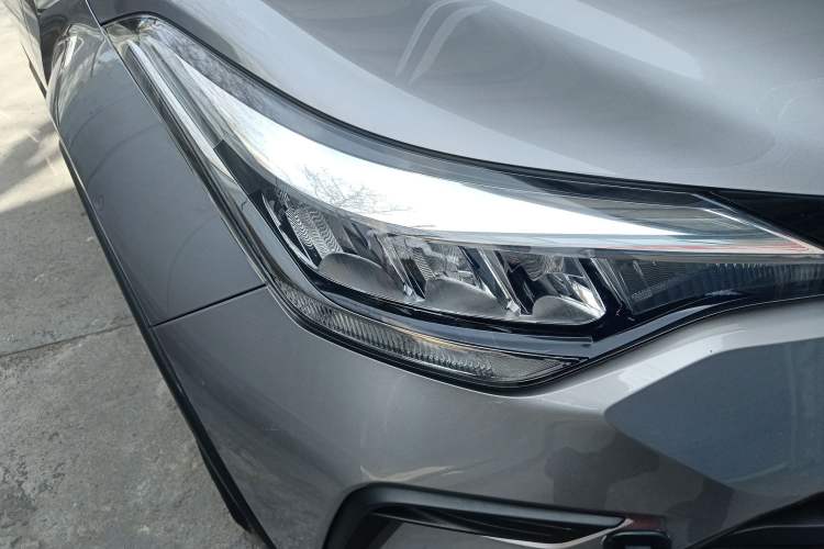Used Toyota IZOA 2021 2.0L Enjoy Edition Right Front Headlight