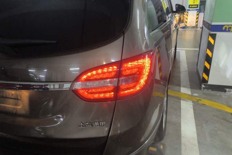 Used Buick GL8 2017 25S Comfort Version China V Standard Right Rear Taillight