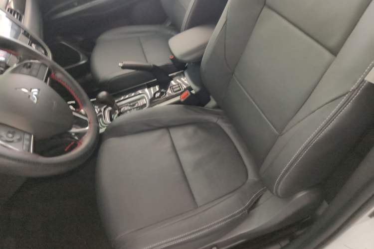 Used Mitsubishi Outlander 2018 2.0L Two-Wheel Drive Glory Edition 5 Seats