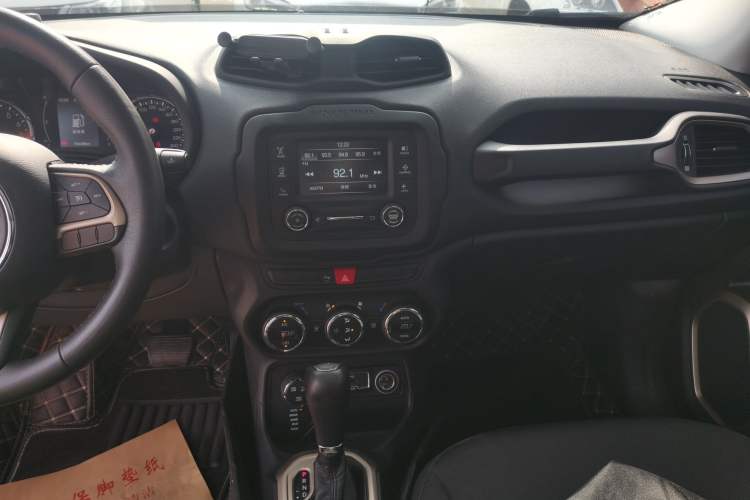 Used Jeep Renegade 2017 180TS Automatic Four-Wheel Drive Superior Edition
