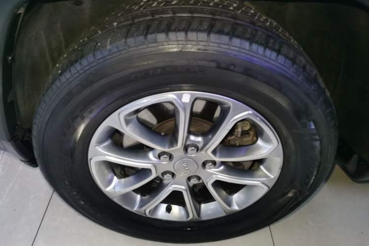 Used Jeep Grand Cherokee 2014 3.0L Comfort Navigation Edition Exterior 4