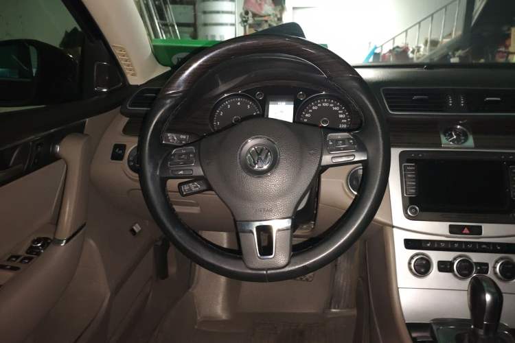 Used Volkswagen Magotan 2013 2.0 TSI Ultimate Model Steering Wheel
