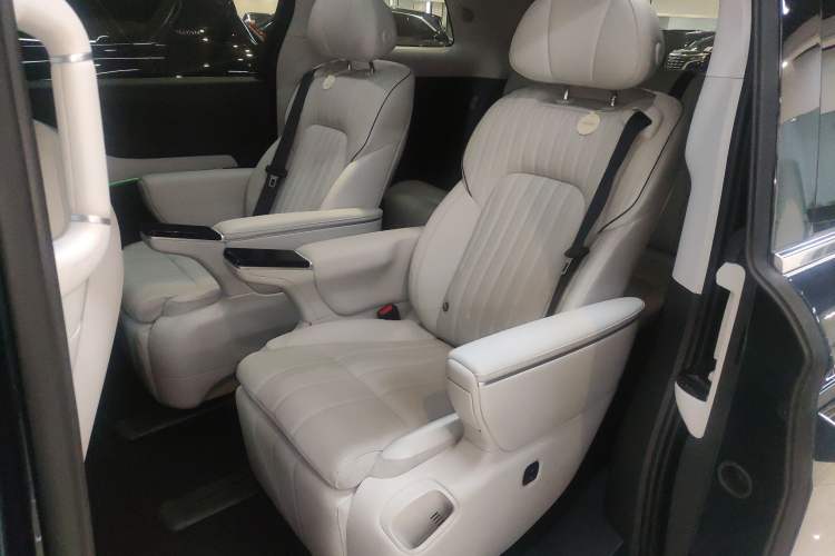Used VOYAH Dream 2025 PHEV Four-Wheel Drive Prestige Kunpeng Edition Left Rear Seat
