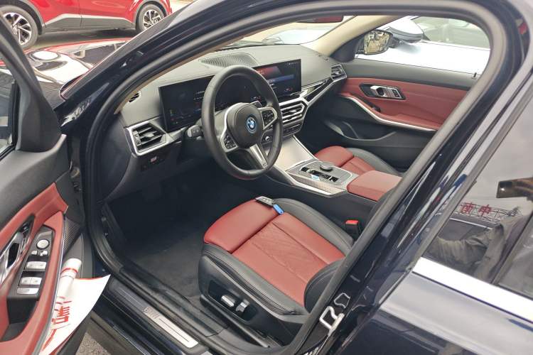 Used BMW i3 2022 eDrive 35 L Left Front Seat