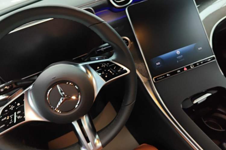 Used Mercedes-Benz GLC 2026 GLC 260 L 4MATIC Classic Edition Gear Lever