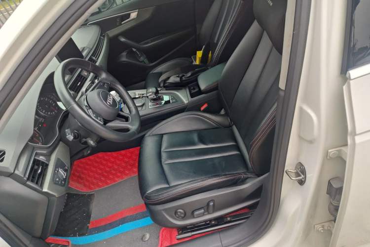 Used Audi A4L 2019 40 TFSI Ambition China VI Left Front Seat