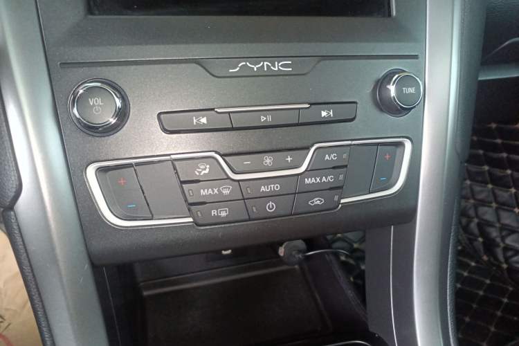 Used Ford Mondeo New Energy 2018 2.0 PHEV Smart-Controlled Fashion Edition China VI Standard Audio And AC Panel