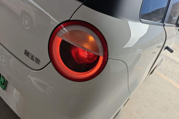 Used CHANGAN NEVO Lumin 2026 Model Treasure Edition 205km Passionate Beige Ningde Right Rear Taillight