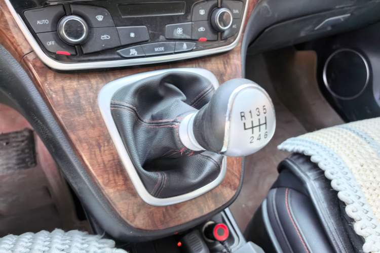 Used Haval H6 2015 Revised Version Sport Edition 1.5T Manual Transmission Two-Wheel Drive Elite Grade