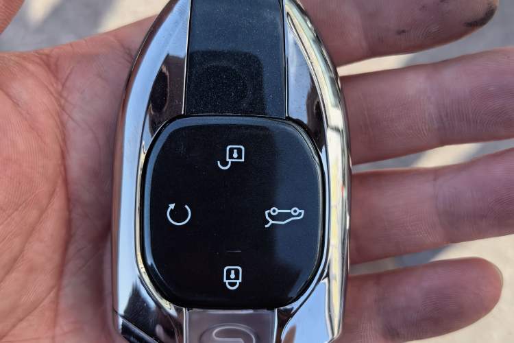 Used GAC Trumpchi GS8 2022 Linghang Series 2.0 TGDI Two-Wheel-Drive Luxury Smart Connectivity Version (7 Seats) Vehicle Key