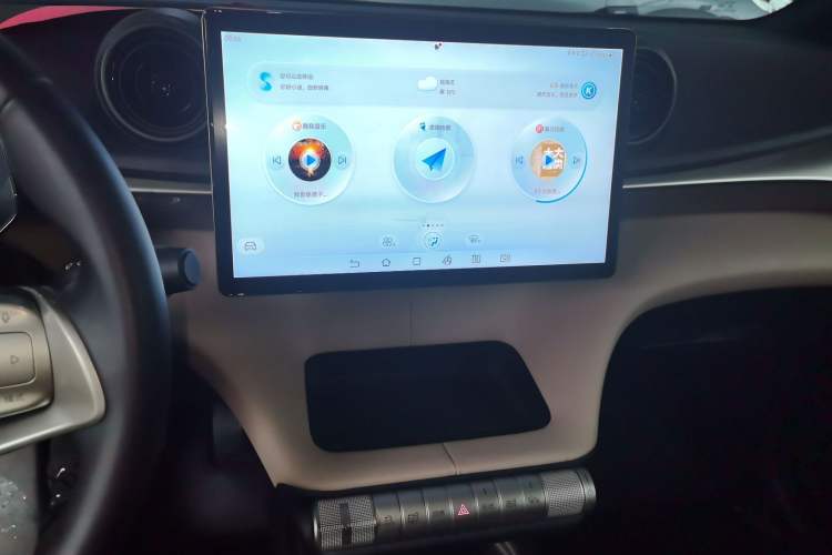 Used BYD Dolphin 2023 420 km Fashion Edition Audio And AC Panel