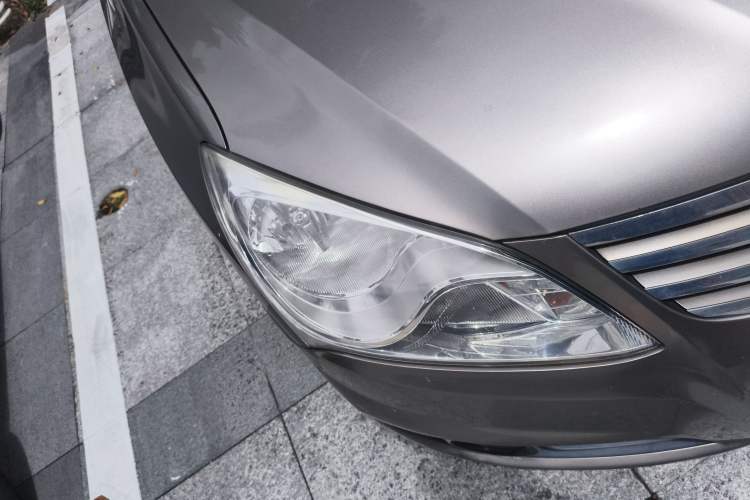 Used Hyundai Celesta 2011 1.6L Automatic Comfort Edition Right Front Headlight