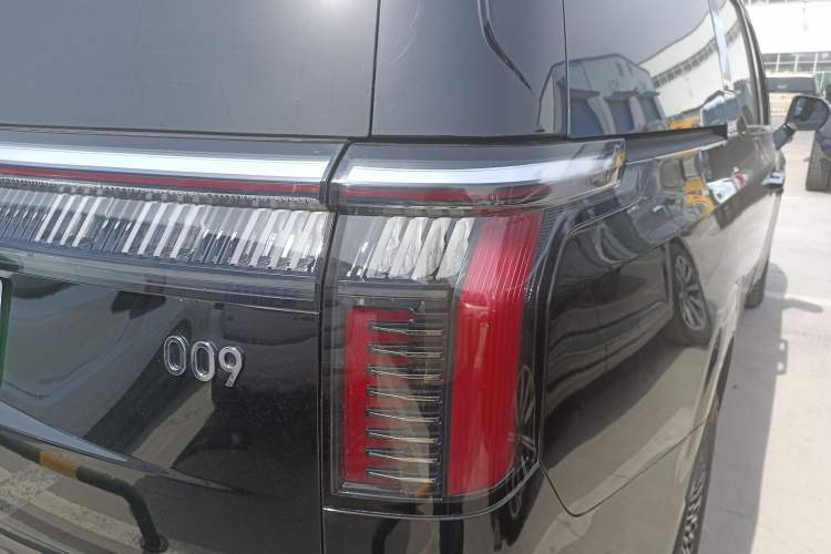 Used Zeekr 009 2024 7-Seater Aisle Version 108 kWh
