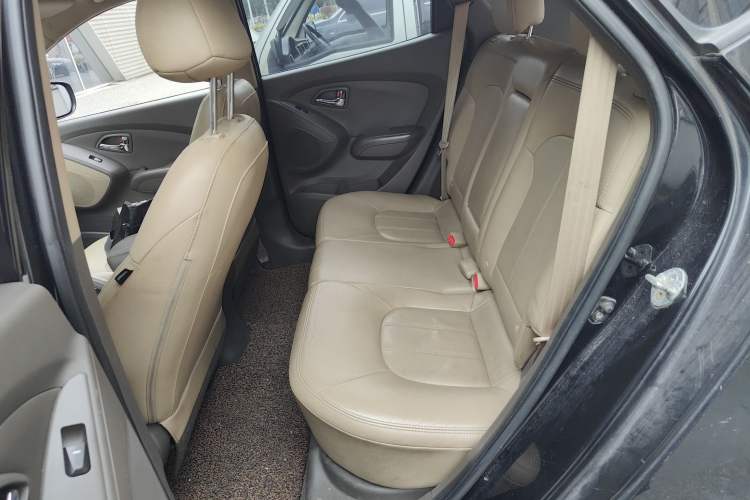 Used Hyundai ix35 2010 2.0L Automatic Two-Wheel Drive Elite Edition GLS Left Rear Seat