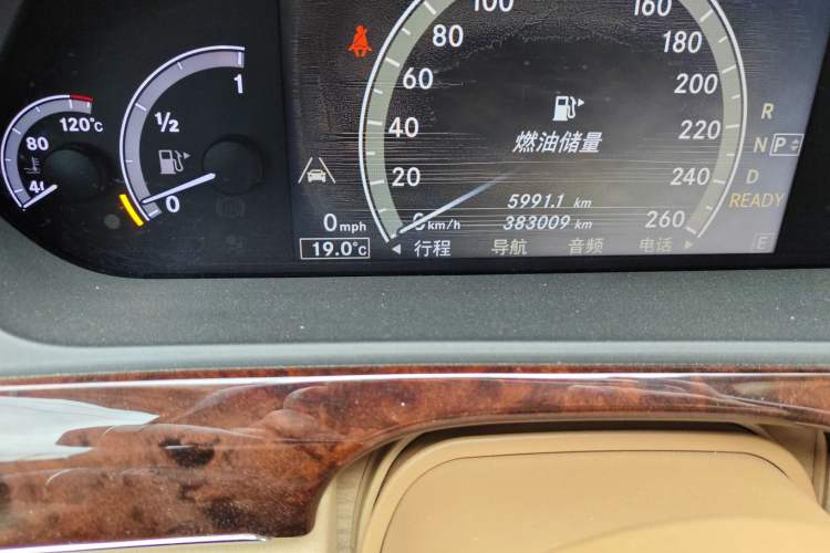 Used Mercedes-Benz S-Class 2010 S 400 L HYBRID Odometer Close Up