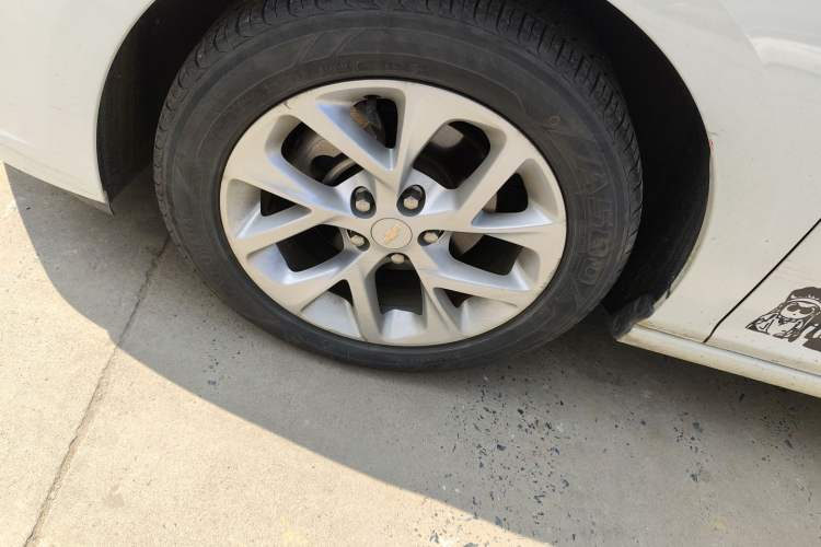 Used Chevrolet Cruze 2017 1.5L Hatchback Automatic Pioneer Sunroof Edition