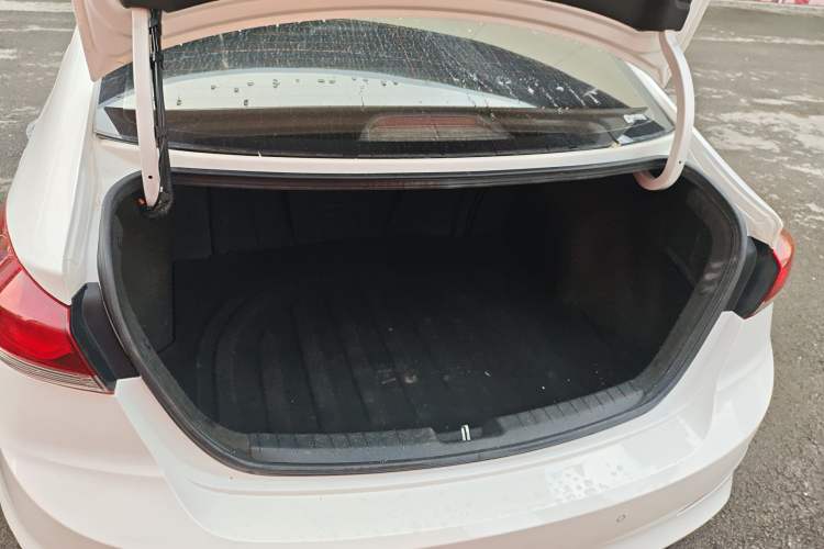 Used Hyundai Elantra (6th Generation / Lingdong) 2016 1.6L Manual ZhiXuan · Dynamic Model Trunk