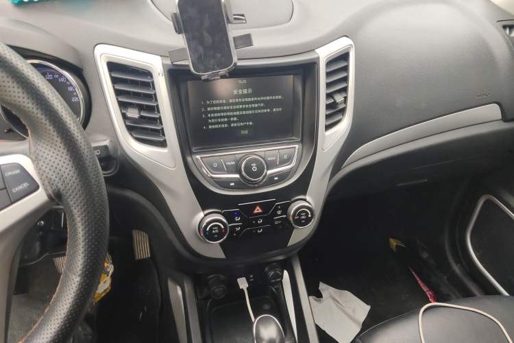 Used CHANGAN CS35 2016 1.6L Automatic Luxury Model China V Standard Audio And AC Panel