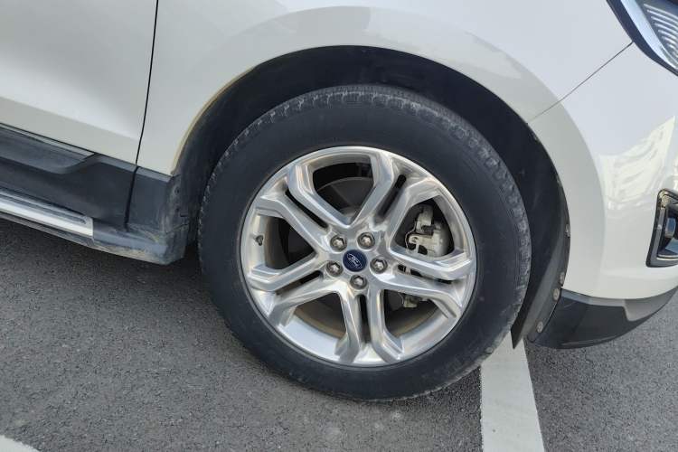 Used Ford Edge 2016 EcoBoost 245 Four-Wheel Drive Titanium Edition 7-Seater Right Front Wheel Hub