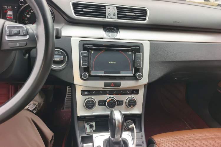 Used Volkswagen FAW-Volkswagen CC 2015 2.0 TSI Ultimate Model Audio And AC Panel