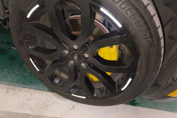 Used Land Rover Range Evoque 2018 240 PS HSE DYNAMIC Convertible Right Front Wheel Hub