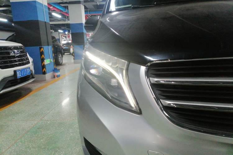 Used Mercedes-Benz V-Class 2017 V 260 Avantgarde Edition