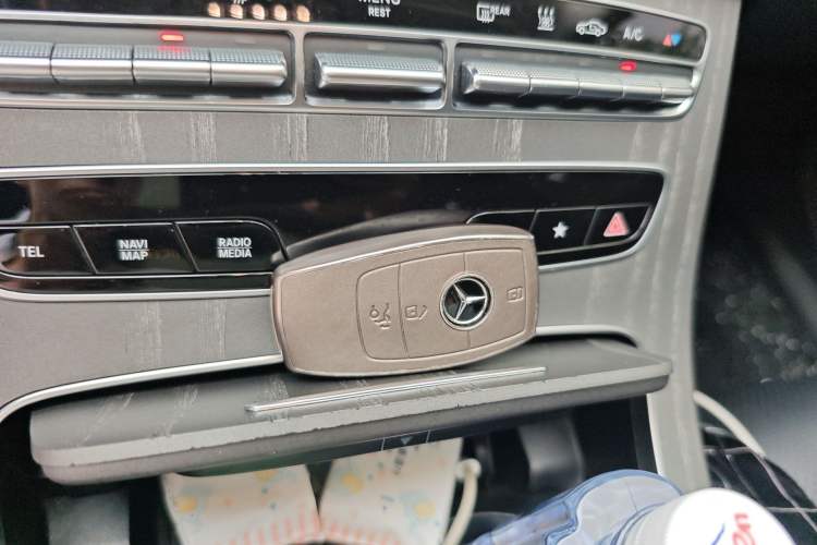 Used Mercedes-Benz E-Class New Energy 2022 E 350 e L Plug-in Hybrid Sports Sedan Vehicle Key