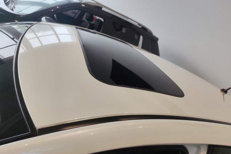 Used Nissan Tiida 2016 1.6L CVT Cool Dynamic Edition Roof