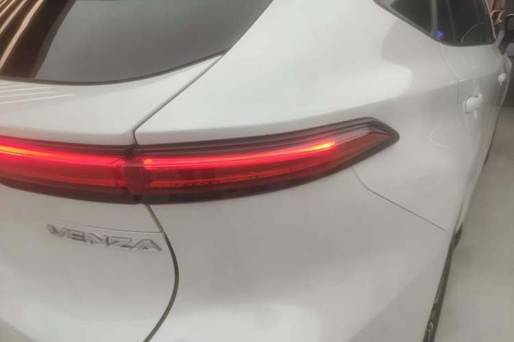 Used Toyota Venza 2023 2.0L CVT Two-Wheel Drive Prestige Version