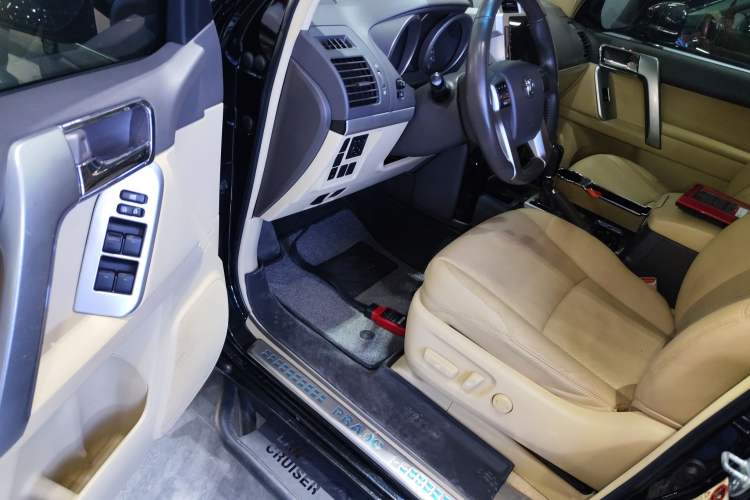 Used Toyota Prado 2014 4.0L Middle East Version
