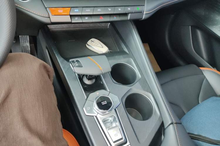 Used Changan UNI-V 2024 1.5T High-Energy Version
