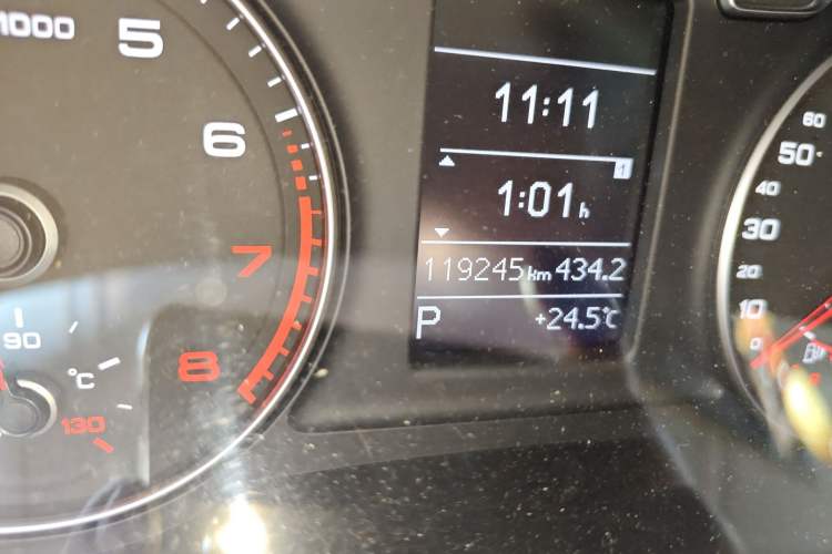 Used Audi Q3 2016 35 TFSI quattro all-wheel drive special edition Odometer Close Up