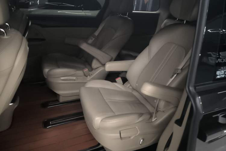 Used Buick GL8 2021 ES Land Cruiser 653T Luxury Edition Left Rear Seat