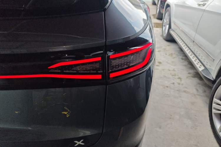 Used Volkswagen ID.4 X 2025 Smart Version Pure & Intelligent Enjoyment Edition Exterior 3