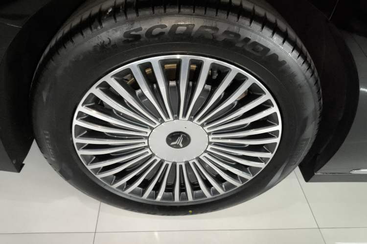 Used VOYAH Dream 2025 PHEV Four-Wheel-Drive Flagship Kunpeng Edition
