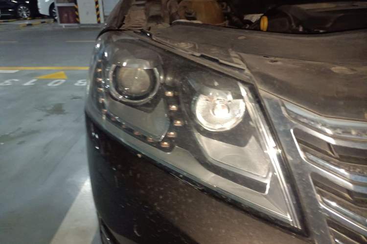 Used Volkswagen Magotan 2015 1.8TSI Prestige Model Right Front Headlight