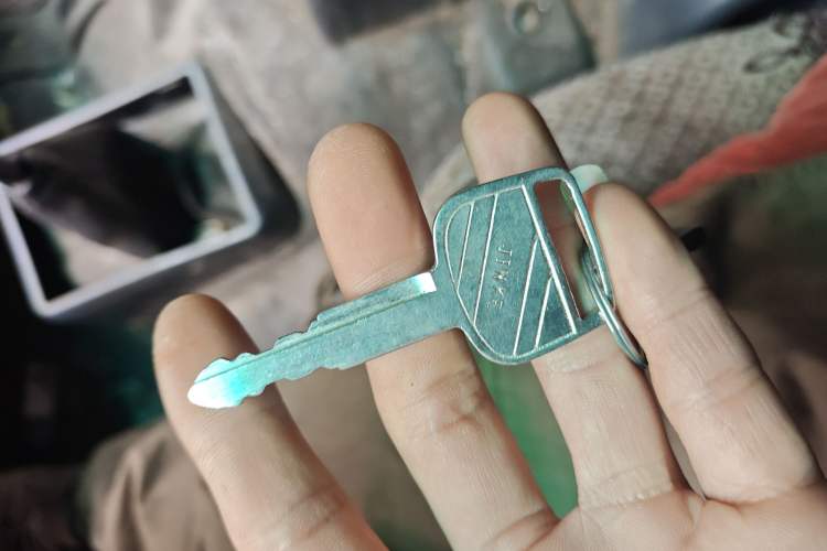 Used King Long Golden Way 2016 2.0L Value-Plus Edition 4G20
