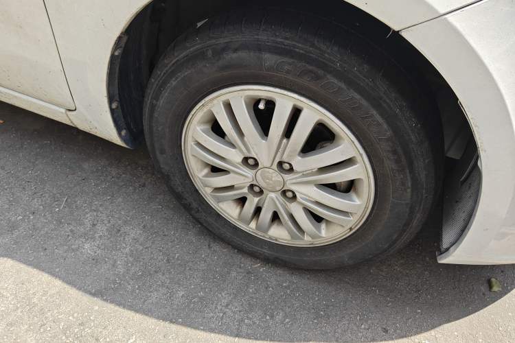 Used Kia K2 2012 Sedan 1.4L MT GLS Commemorative Edition
