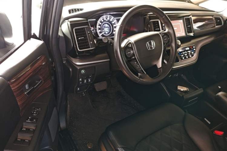 Used Honda Elysion 2016 2.4L Comfort Edition
