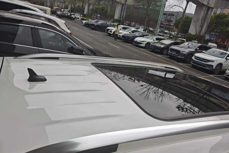 Used Volkswagen Tiguan L 2021 330TSI Automatic Two-Wheel Drive Smart Edition
