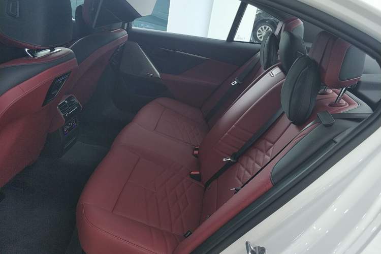 Used BMW i5 2025 eDrive 40L M Sport Package Left Rear Seat