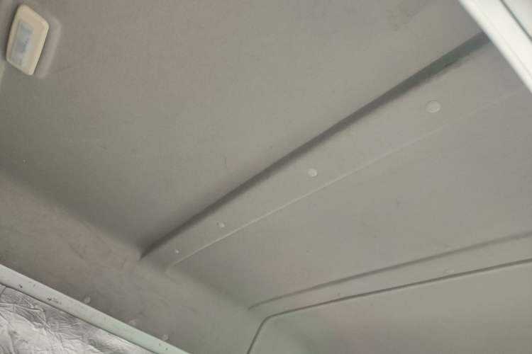 Used JMC Transit 2019 2.8T Commercial Version Long Wheelbase Mid-Roof 6-Seater Rear Single Tire China VI Emission Standard – JX493 Headliner