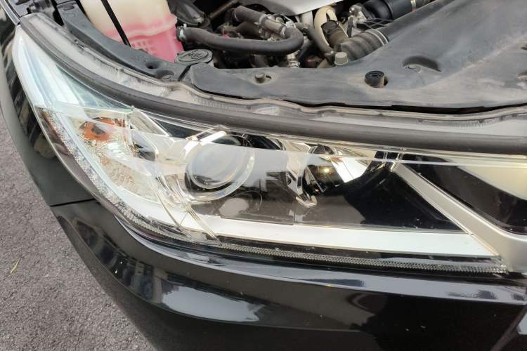 Used Toyota Highlander 2018 2.0T Four-Wheel Drive Luxury Version 7 Seats China VI Standard Right Front Headlight