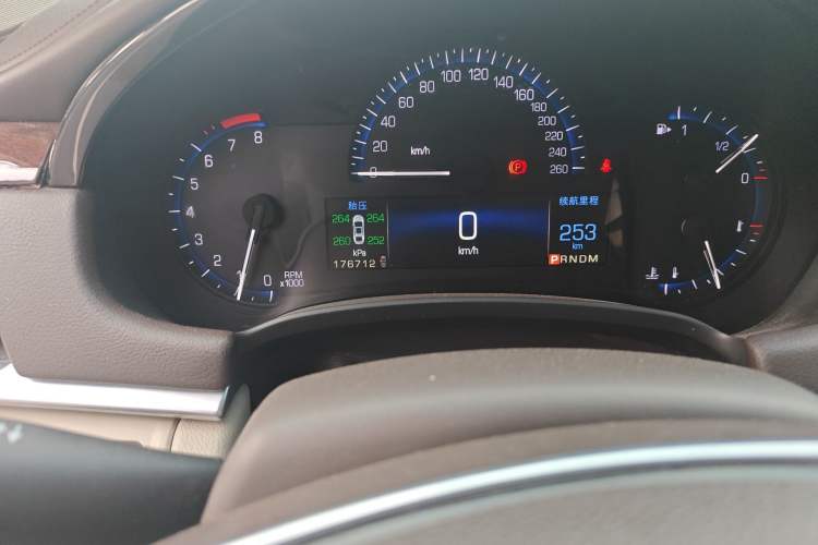 Used Cadillac XTS 2015 28T Elite Model Odometer Close Up