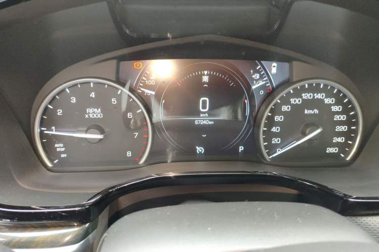 Used Cadillac XT5 2018 28T Four-Wheel Drive Luxury Model Odometer Close Up