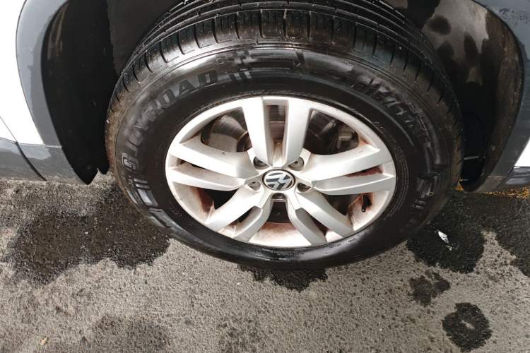 Used Volkswagen Tiguan 2015 1.8TSI Automatic Two-Wheel Drive Trend Edition Right Front Wheel Hub