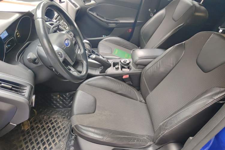 Used Ford Focus 2012 Hatchback 2.0L Automatic Luxury Sport Model
